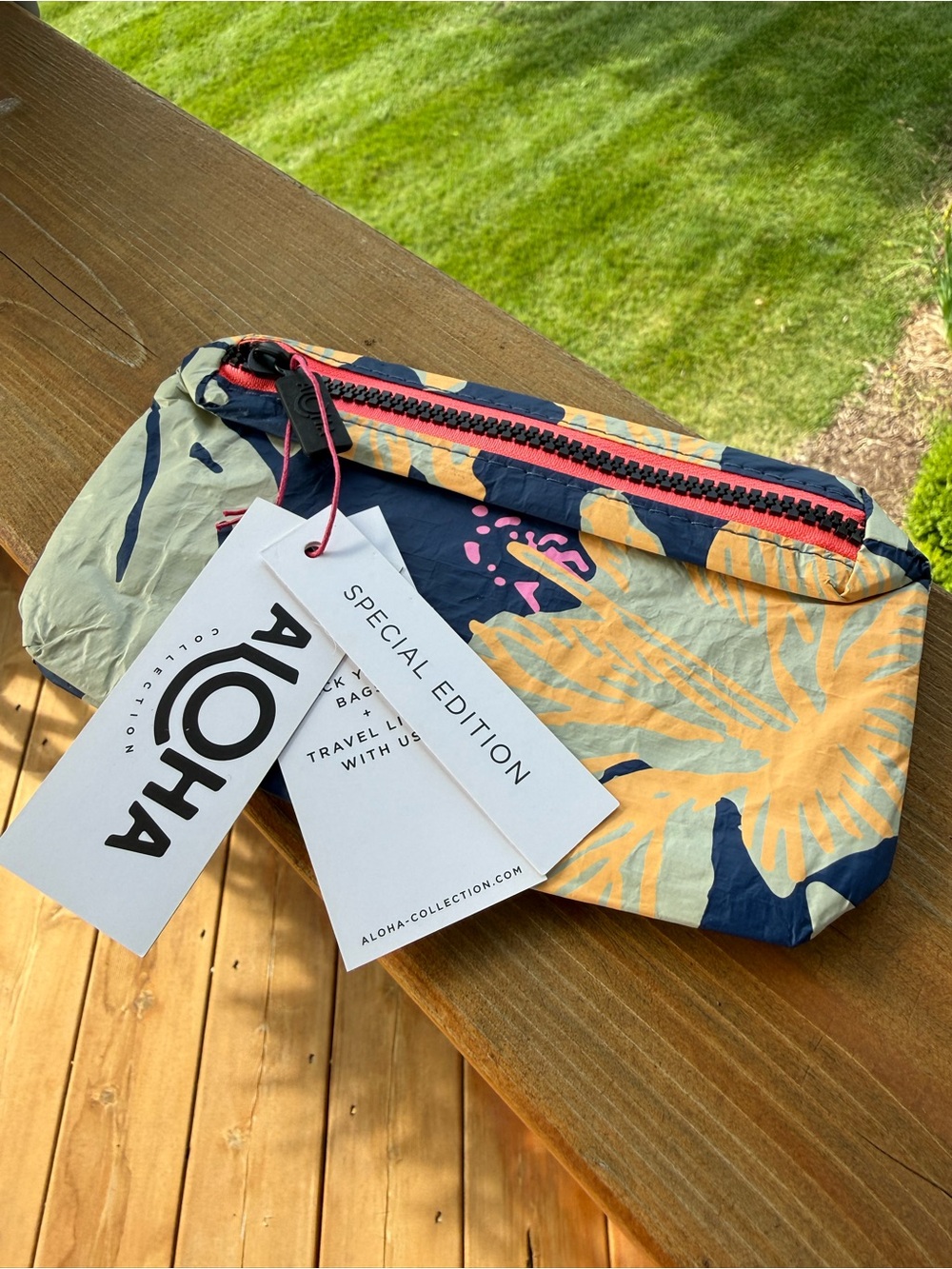 NWT MINI PAPE’ETE ALOHA Collection Pouch